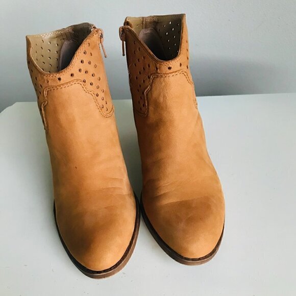 Lucky Brand Cafe Elko Eller Lasercut Suede Ankle Boot Size US 8 EUR 38 - Picture 3 of 11